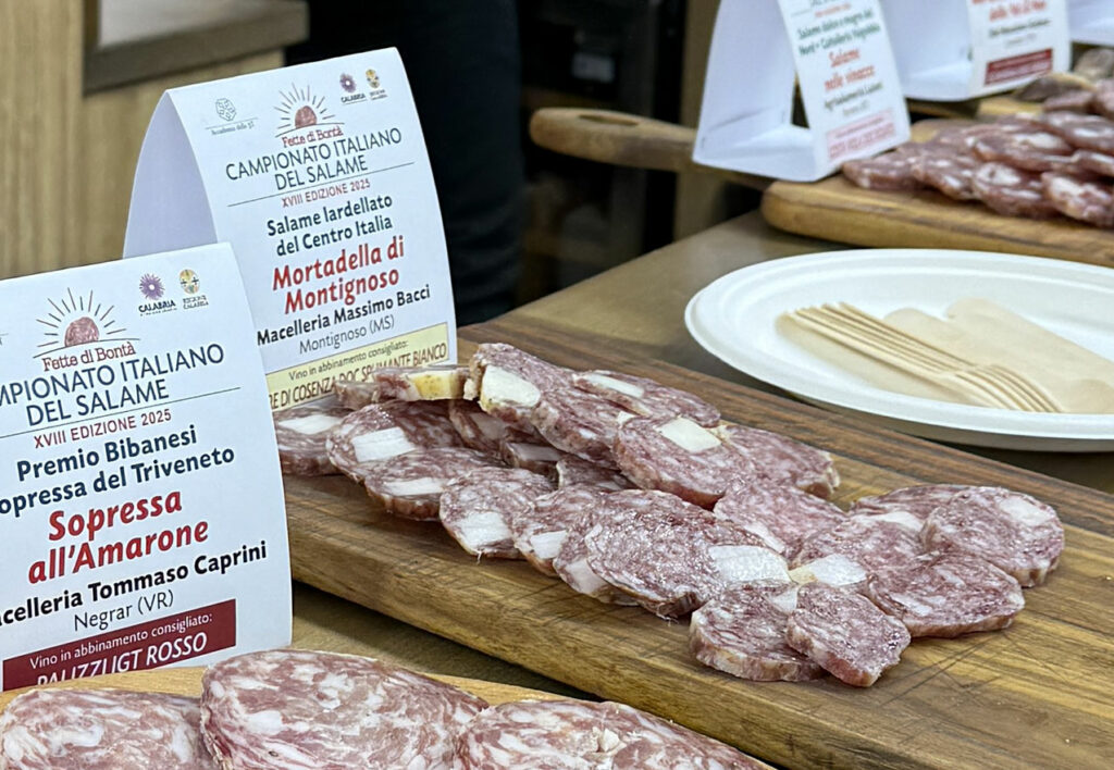 Massimo Bacci di Montignoso premiato al Vinitaly nell'area della Regione Calabria