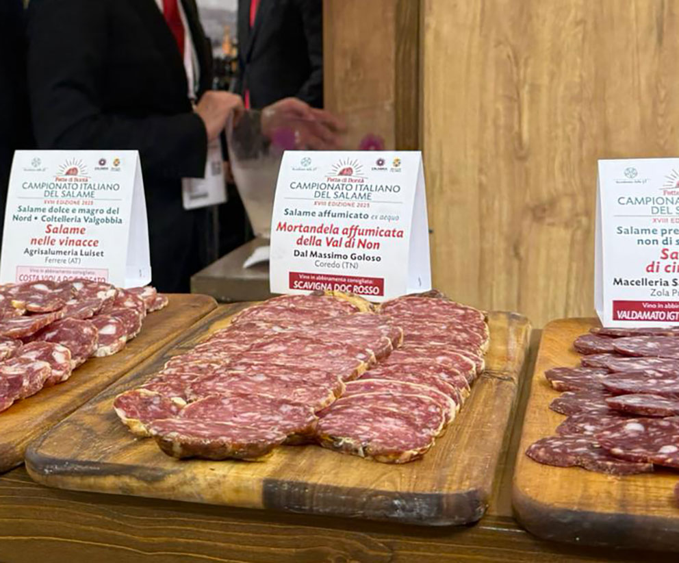 Ennesimo premio per la Mortandela della Val di Non di Dal Massimo goloso consegnato al Vinitaly nell'area della Regione Calabria