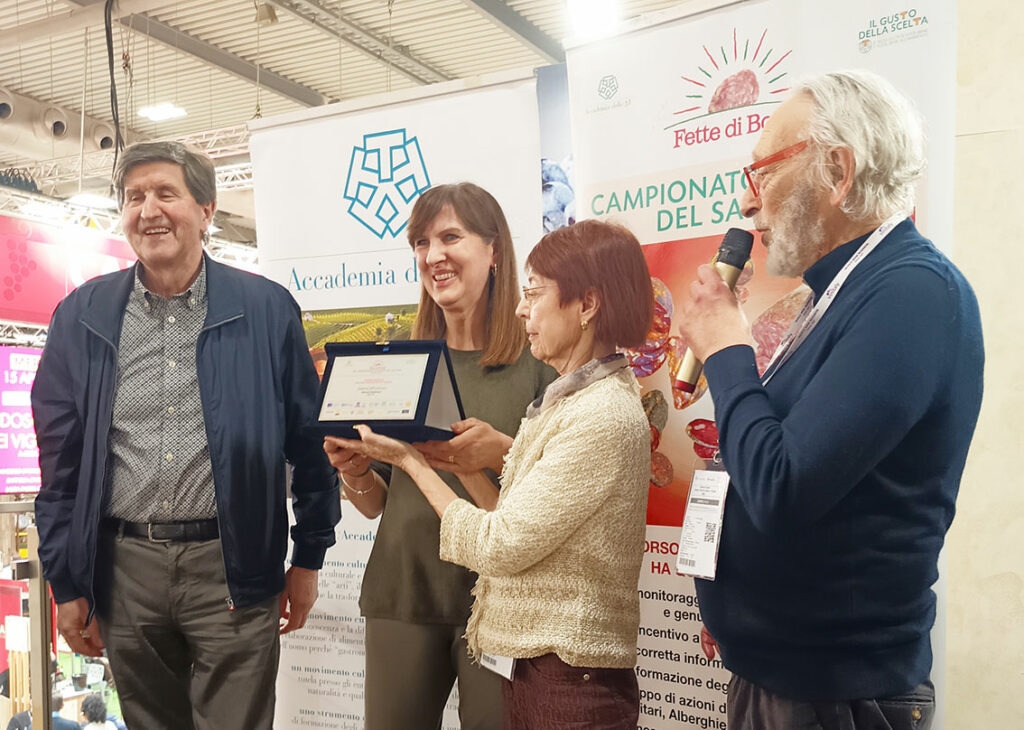 Il salame che piace ai giovani: il Salame affumicato di Salumi Molinari di Zuglio (UD) premiato al Vinitaly